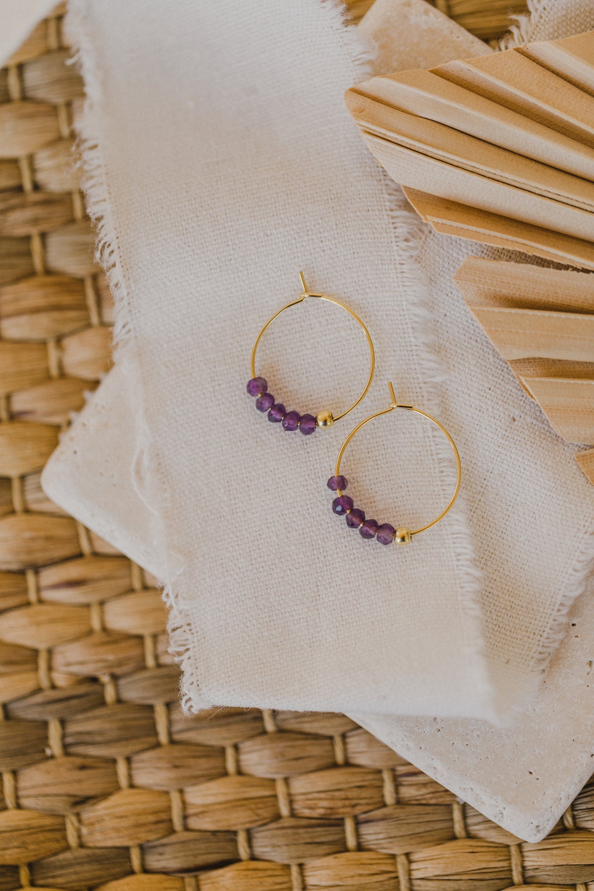 filigrane Creole mit Amethyst Perlen lila