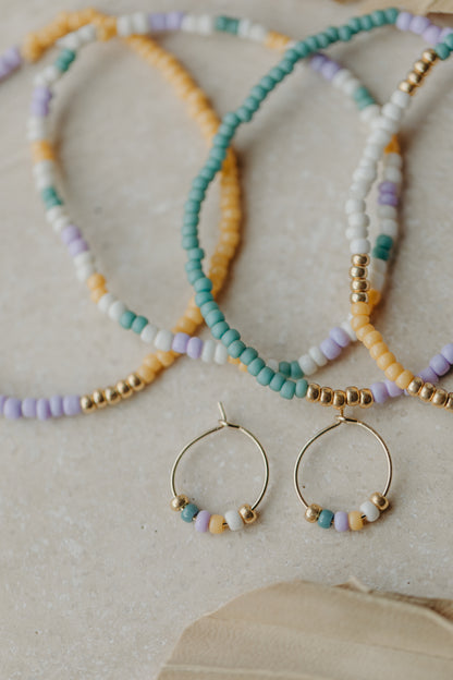 CAPRI - filigrane Creolen mit bunten Perlen