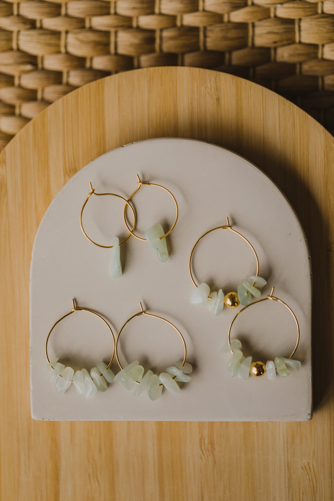 Hoop earrings with round plate - champagne colors
