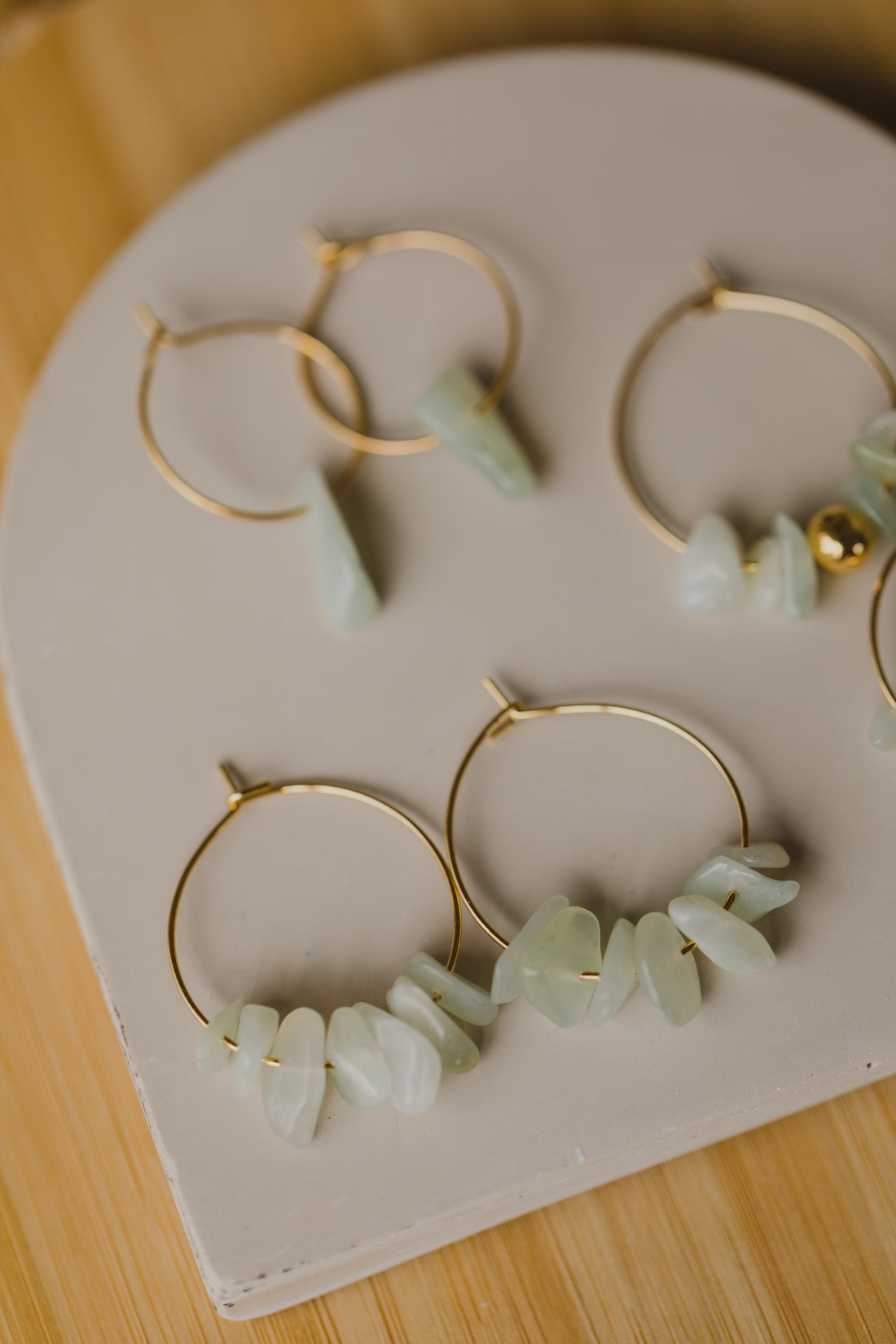 Hoop earrings with round plate - champagne colors