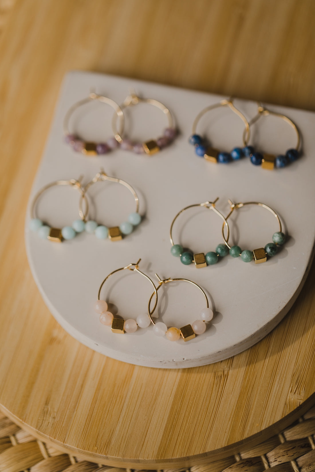 Hoop earrings with round plate - champagne colors