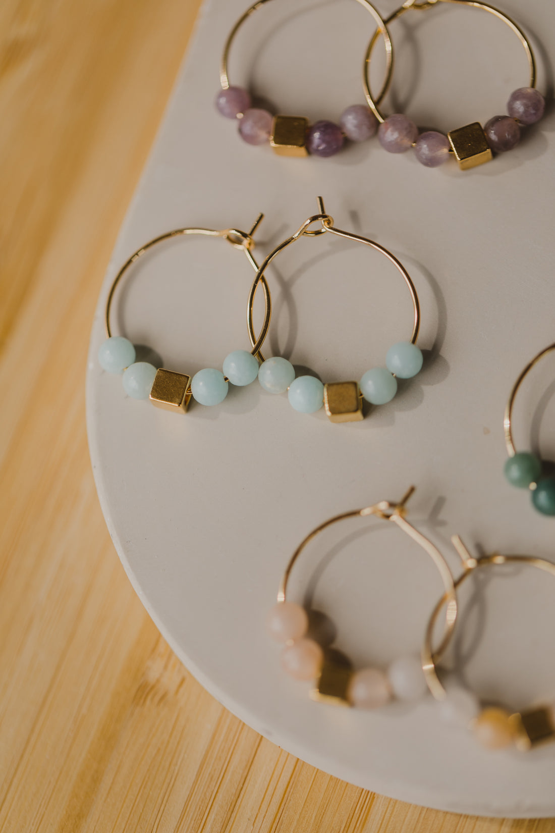 Hoop earrings with round plate - champagne colors