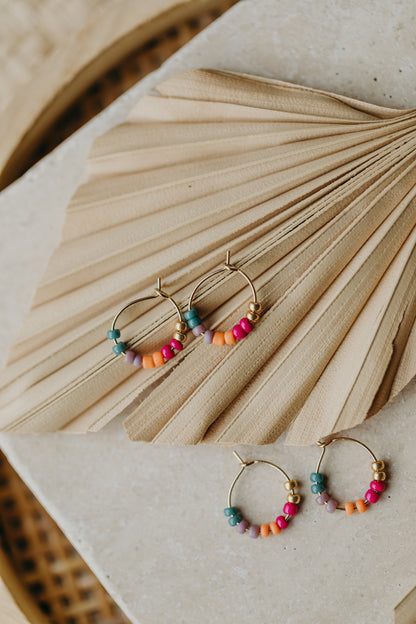 FORMENTERA - filigrane Creolen mit bunten Perlen