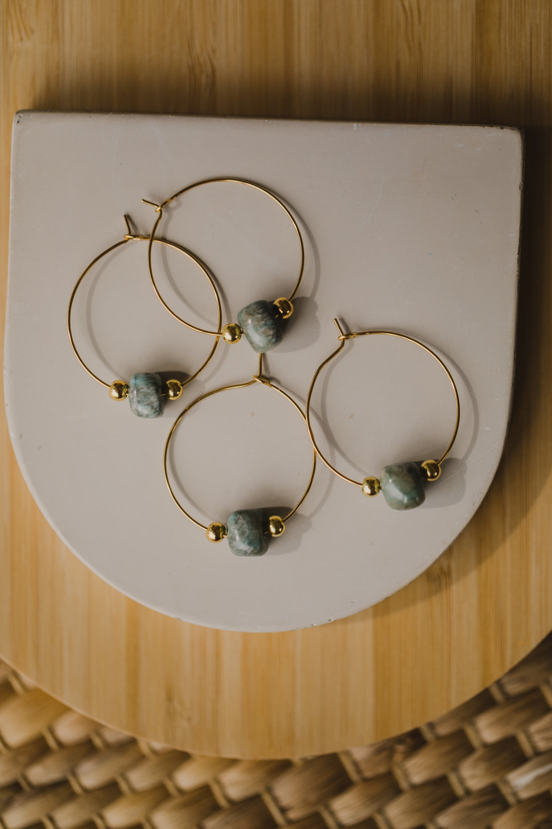 Hoop earrings with round plate - champagne colors