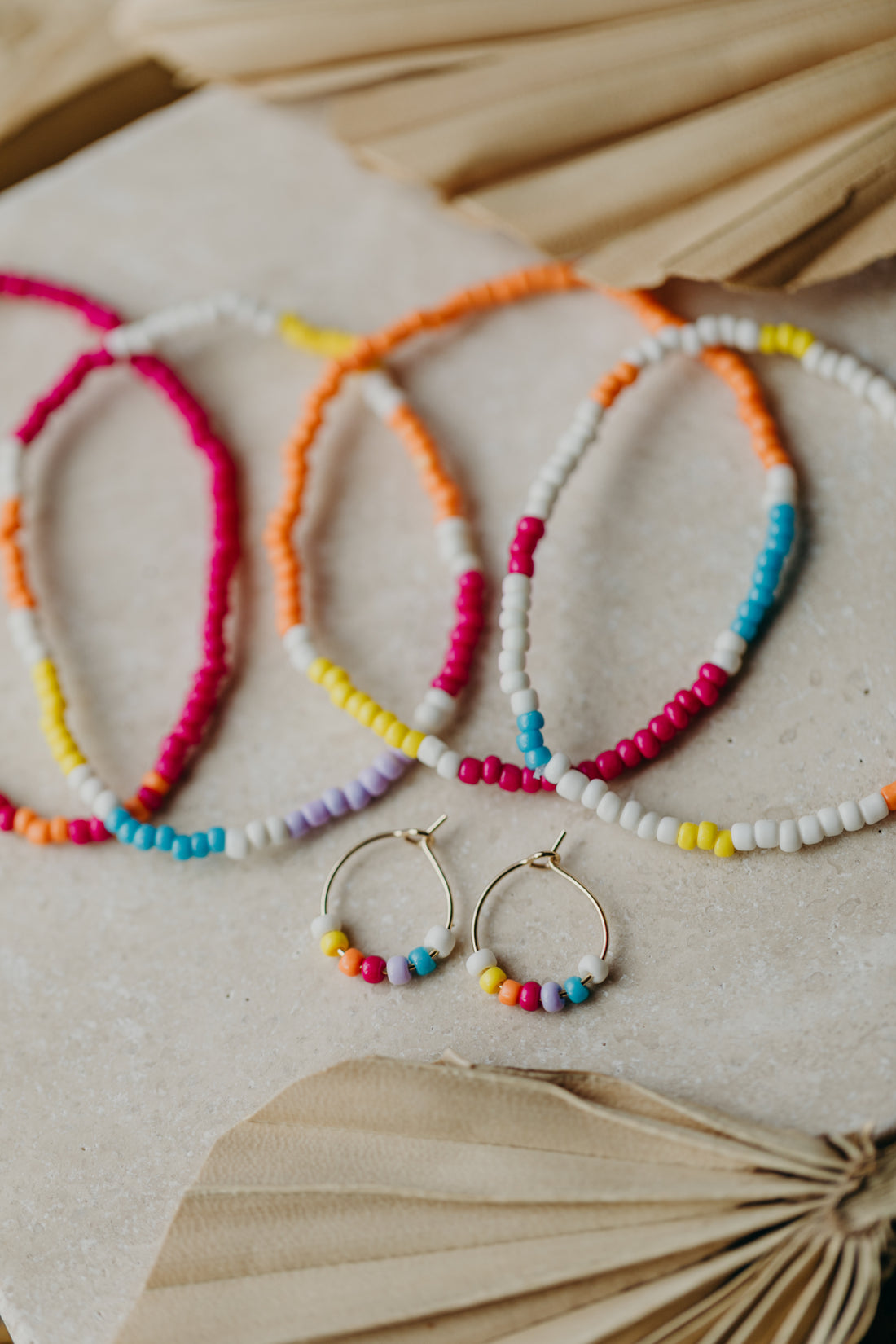 Hoop earrings with round plate - champagne colors