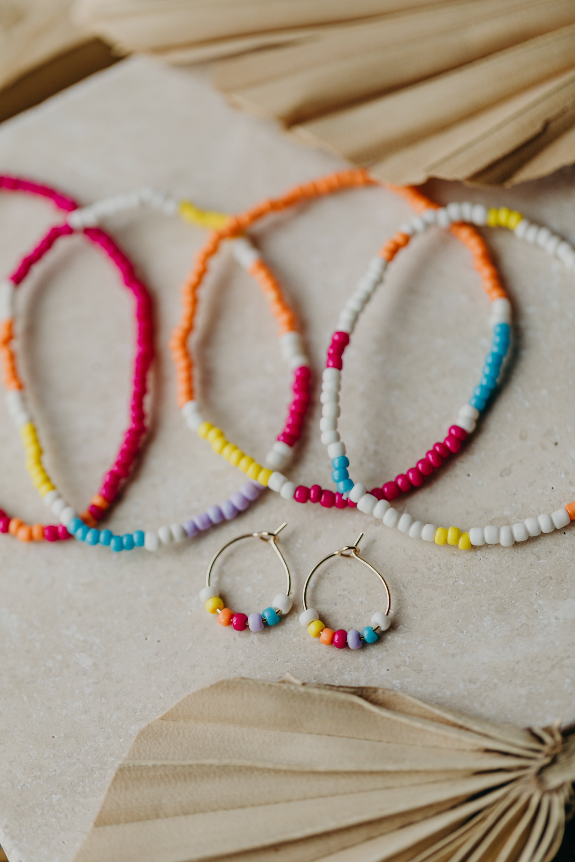 Hoop earrings with round plate - champagne colors