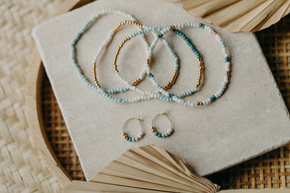 PAROS - filigrane Creolen mit bunten Perlen