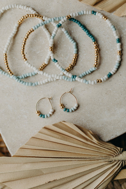 PAROS - filigrane Creolen mit bunten Perlen