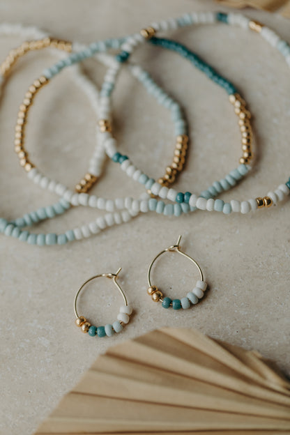 PAROS - filigrane Creolen mit bunten Perlen