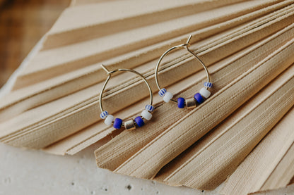 Hoop earrings with round plate - champagne colors