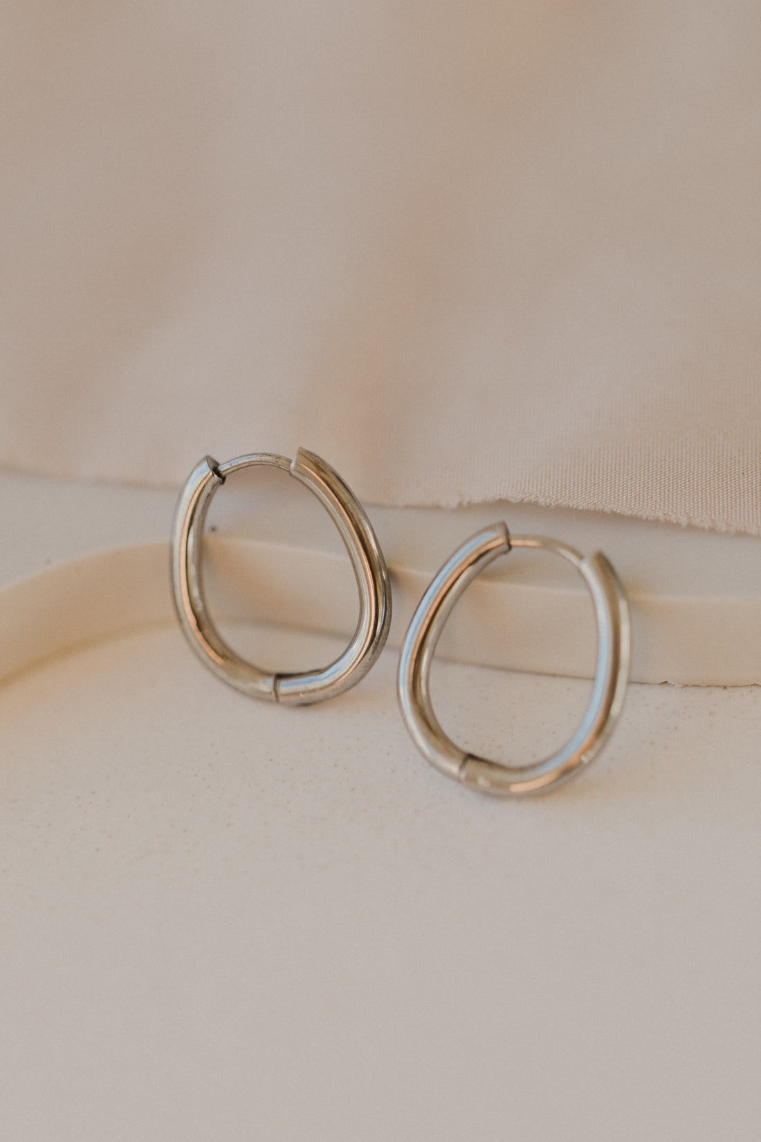 kleine Creolen in verschiedenen Formen