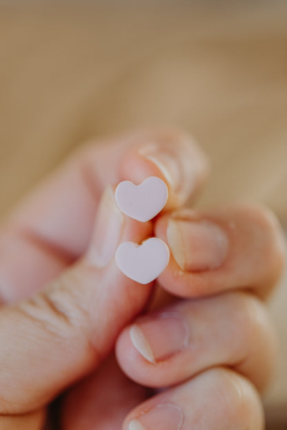 DENO - kleine Herz Ohrstecker aus Polymer Ton