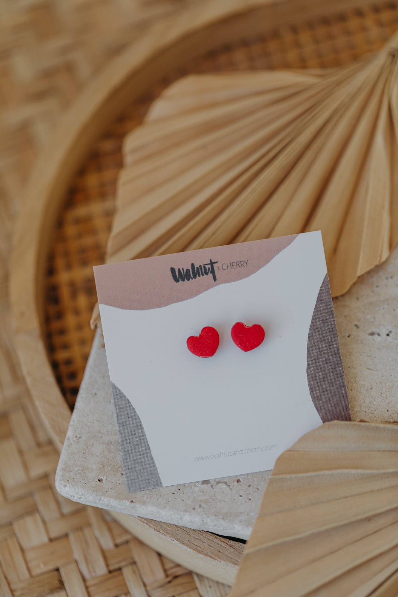 DENO - kleine Herz Ohrstecker aus Polymer Ton