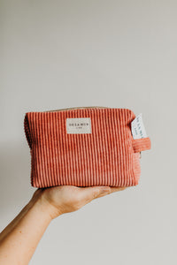 DeLaMur_Beauty Bag Medium CORAL Detail