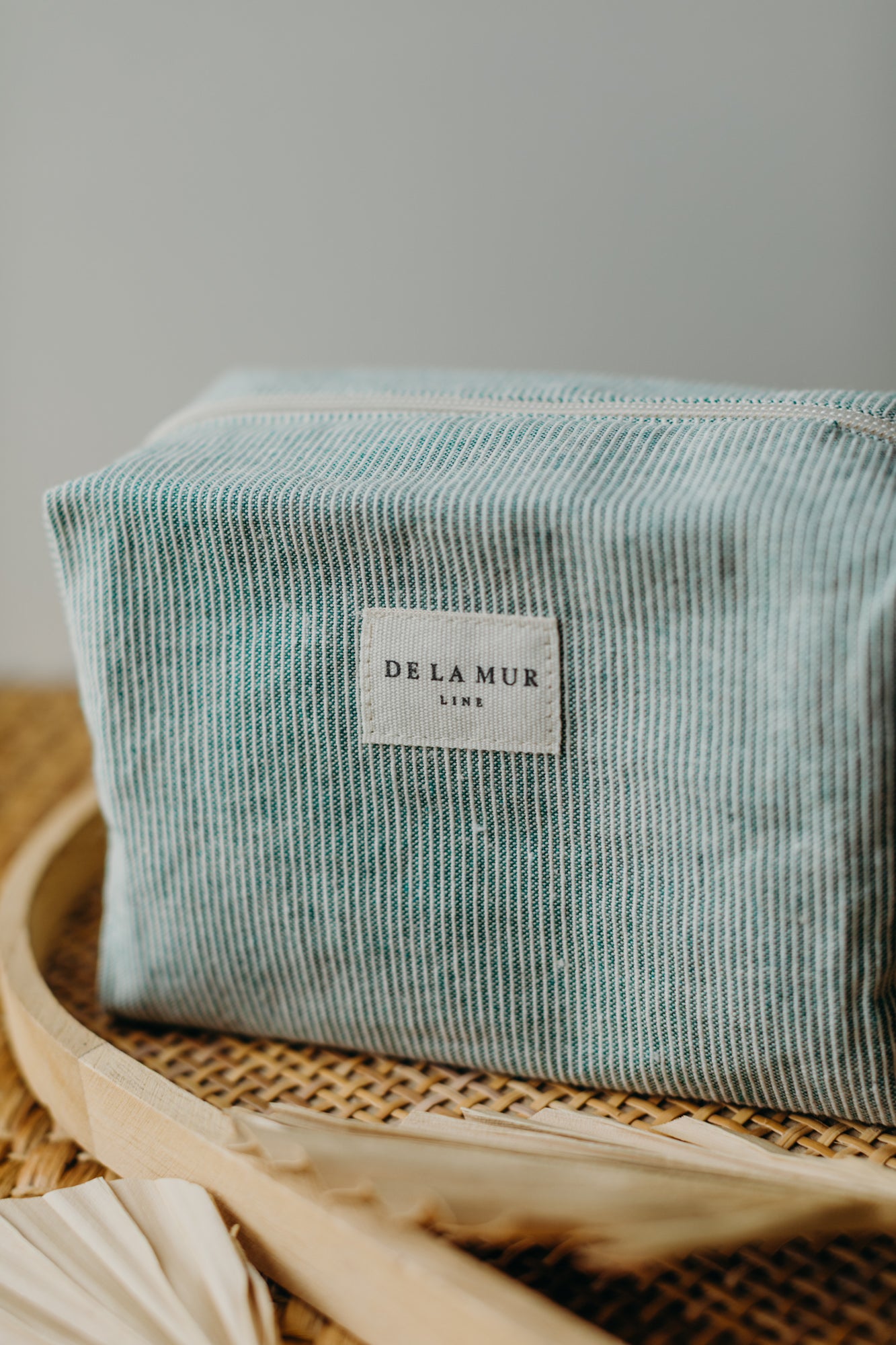 DeLaMur_Beauty Bag Medium TEO Detail