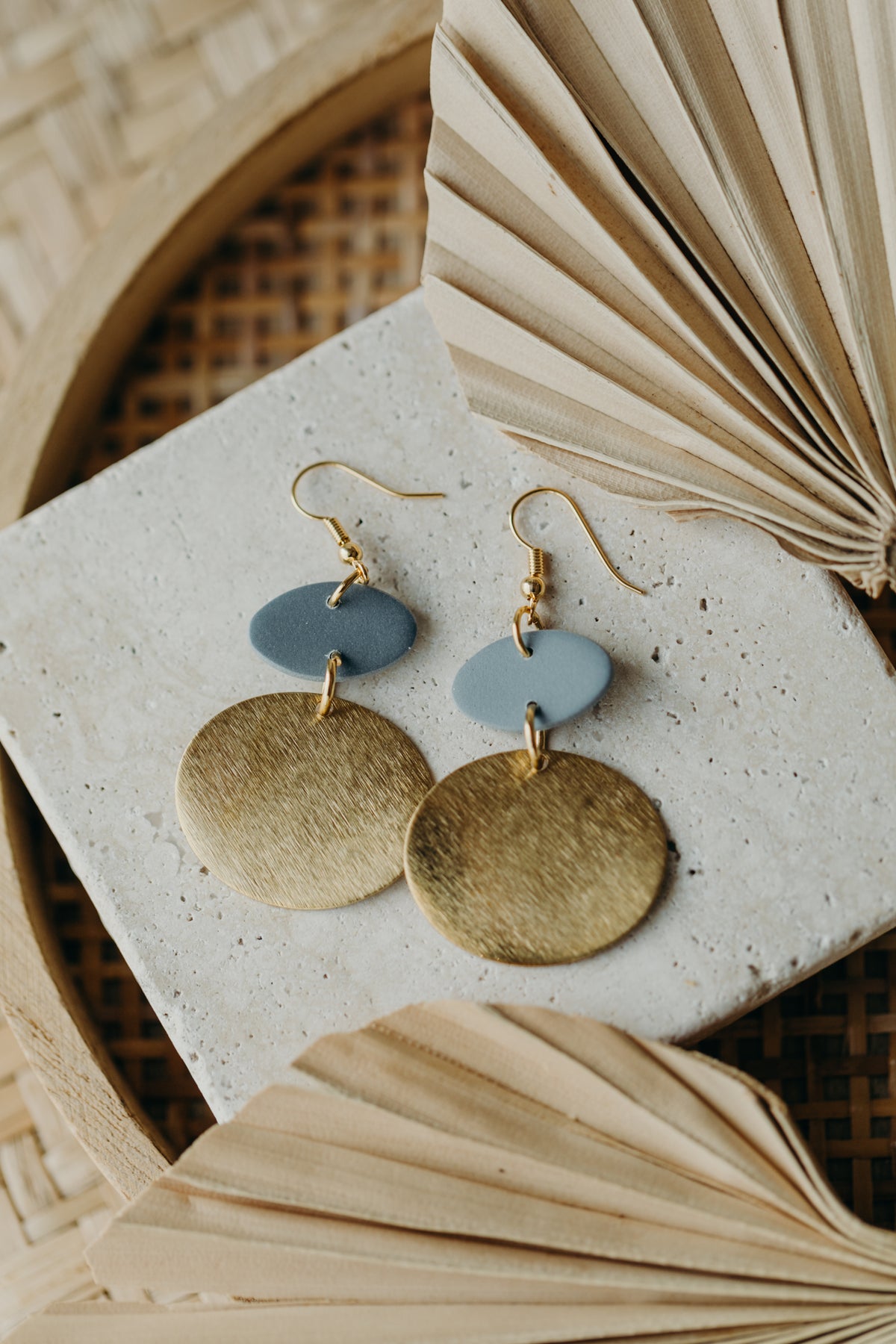 ELODIE - Polymer Ton Ohrring in Rauchblau