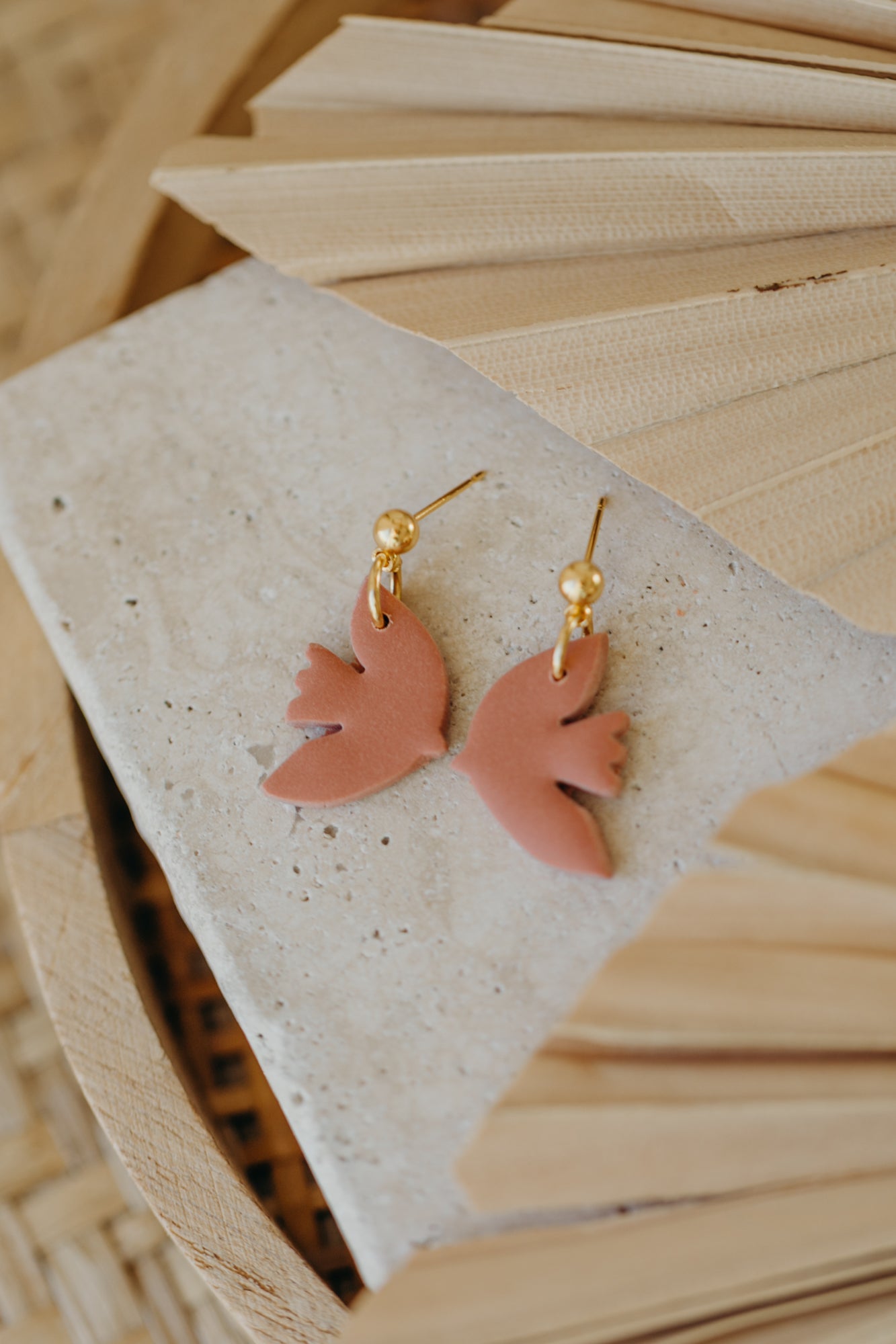 ELORA - small bird earrings in light terracotta