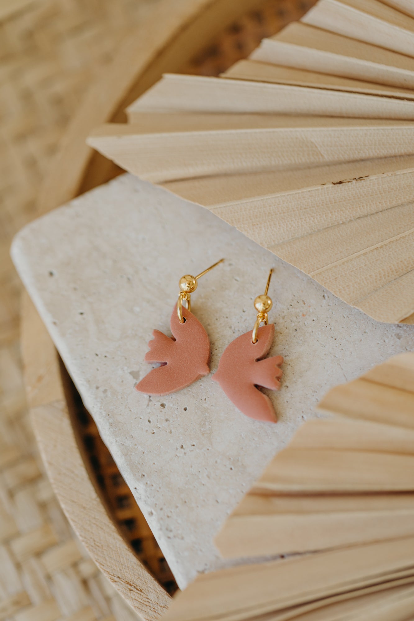 ELORA - small bird earrings in light terracotta