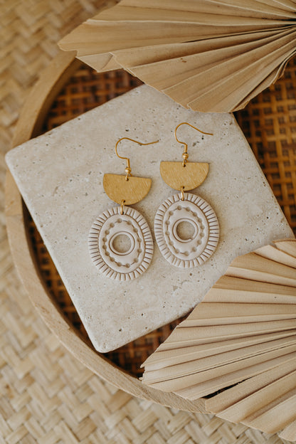 ESME - ovale Boho Ohrringe mit Muster in vanille