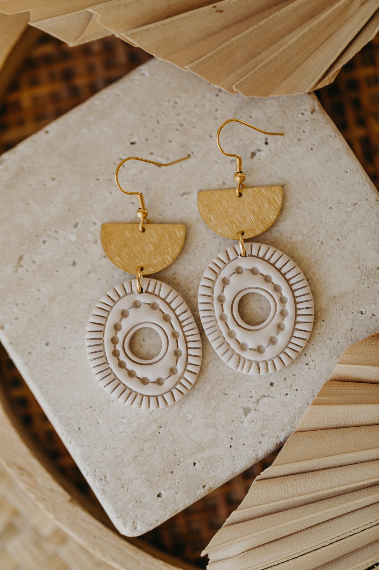ESME - ovale Boho Ohrringe mit Muster in vanille