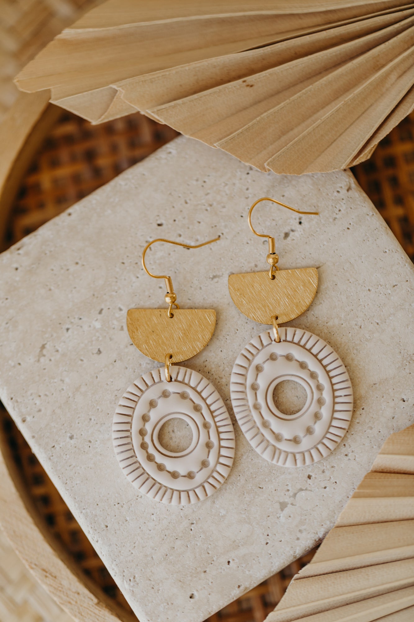 ESME - ovale Boho Ohrringe mit Muster in vanille