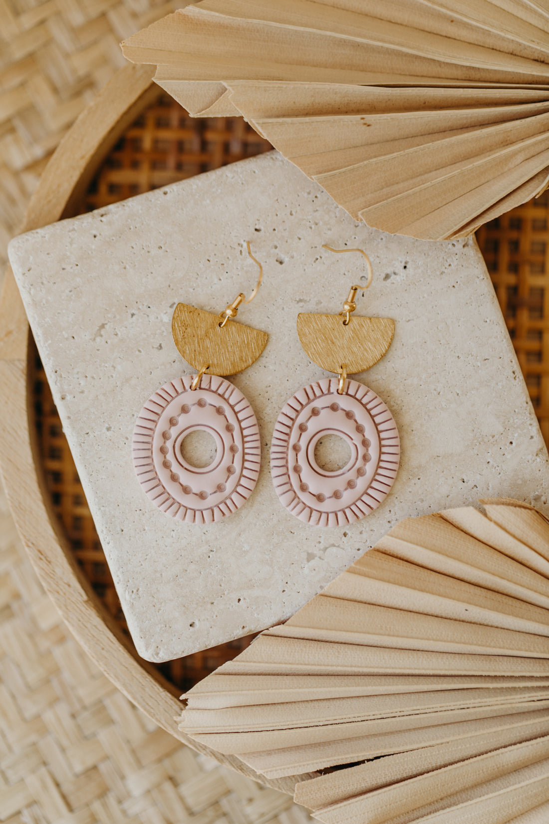 ESME - ovale Boho Ohrringe mit Muster in rosa
