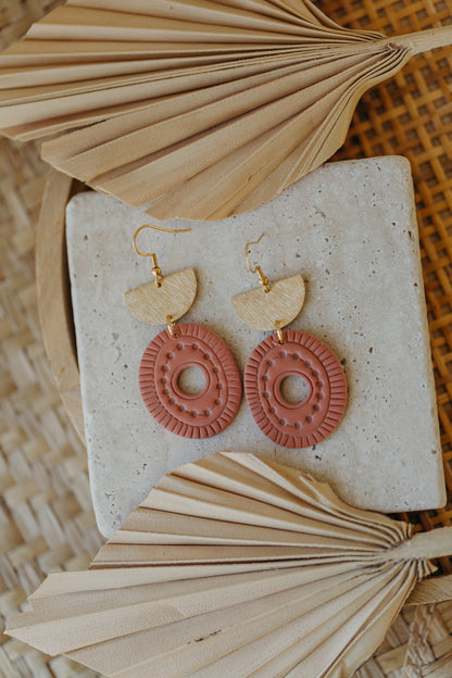 ESME - ovale Boho Ohrringe mit Muster in hellem Terrakotta
