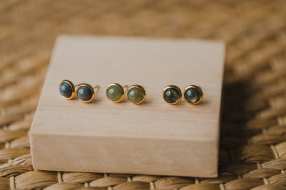 grüne indischer Achat Edelstein Ohrstecker gold (6 mm)