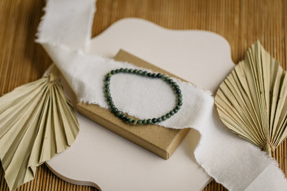 Armband mit dunkelgrünen Jade Edelstein Perlen