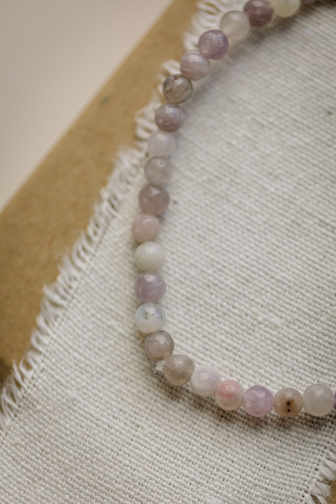 Armband mit hellen lila Jade Edelstein Perlen