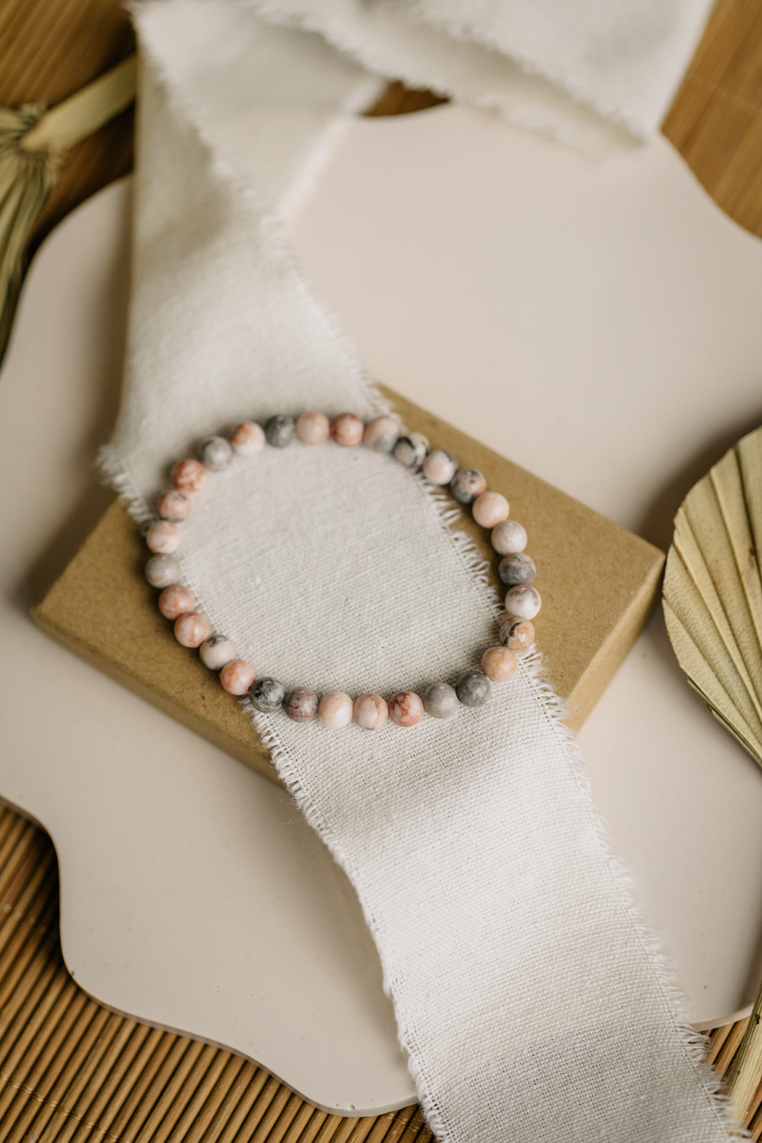 Bracelet with pink grey agate gemstone beads (6mm)
