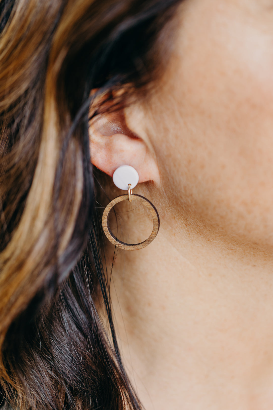 MALIA - round polymer clay earrings in white with wooden pendant circle