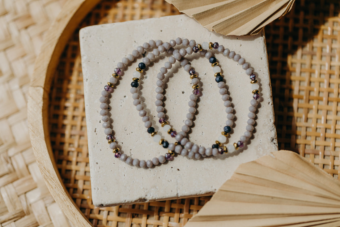 two-tone glass bead bracelet blue &amp;amp; cream