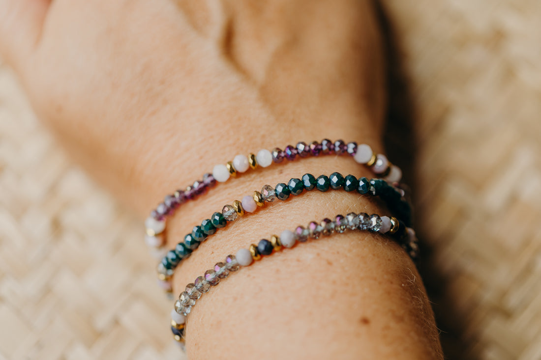 two-tone glass bead bracelet blue &amp;amp; cream