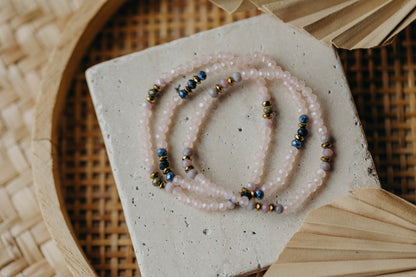 two-tone glass bead bracelet blue &amp;amp; cream