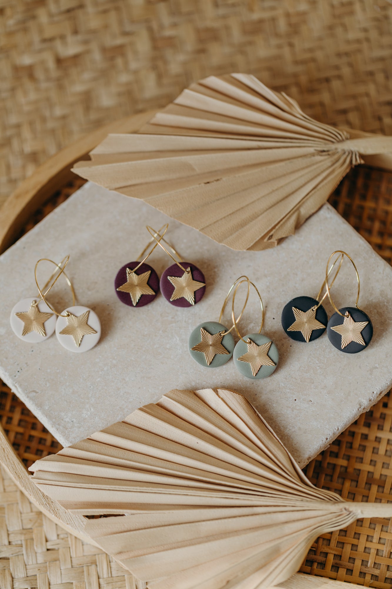 FRANZI - schwarze Creolen mit Stern