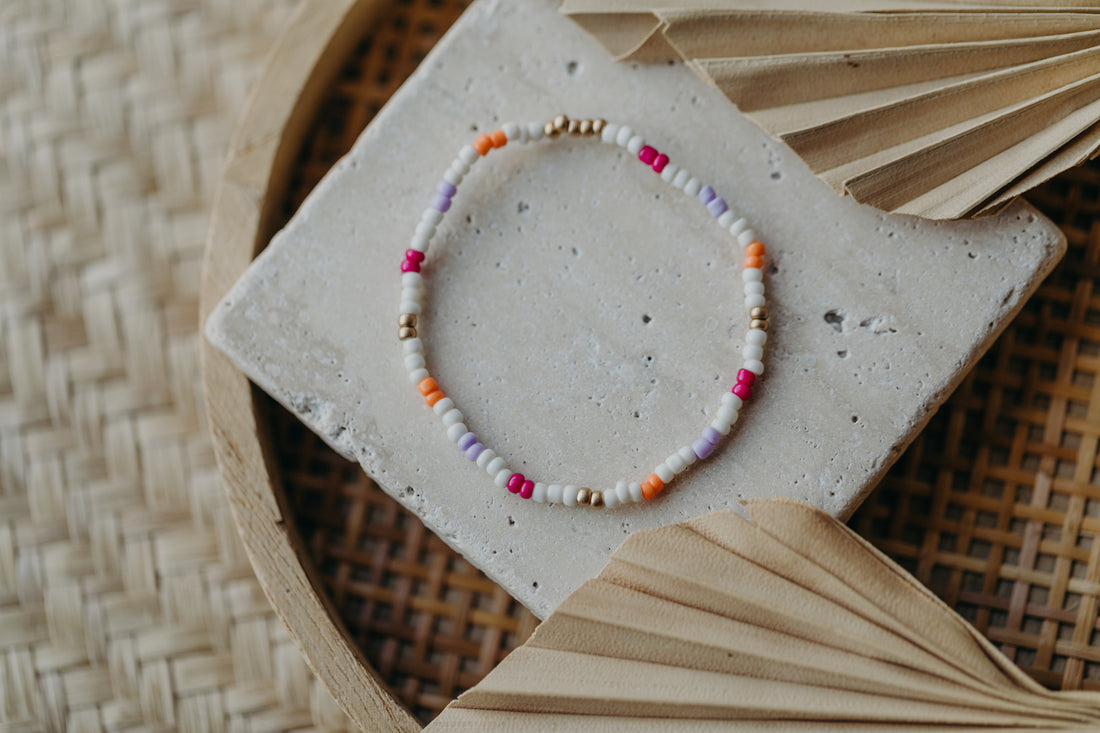 two-tone glass bead bracelet blue &amp;amp; cream
