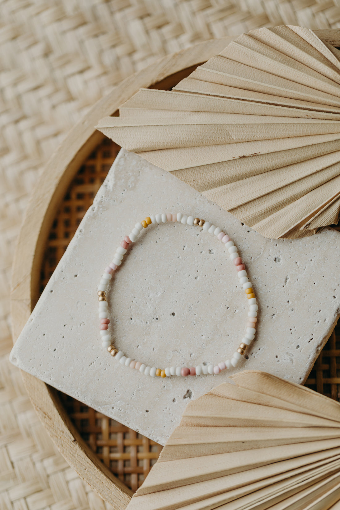 two-tone glass bead bracelet blue &amp;amp; cream