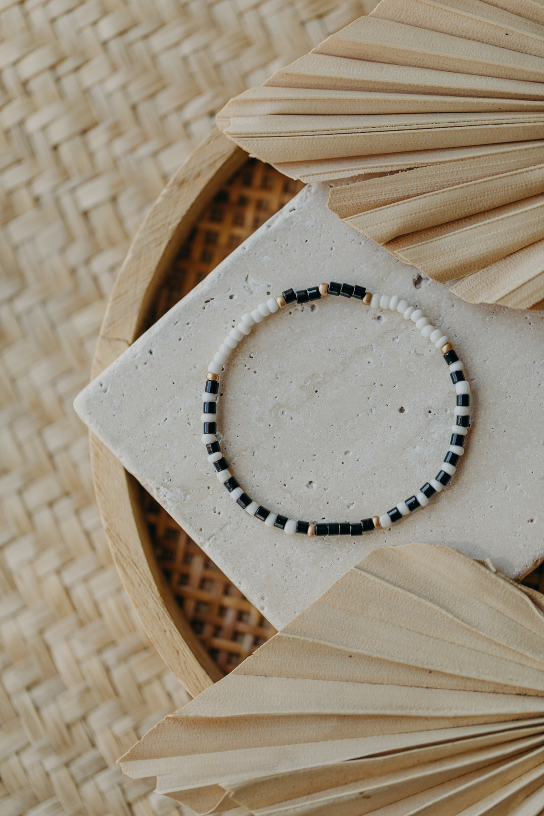 two-tone glass bead bracelet blue &amp;amp; cream