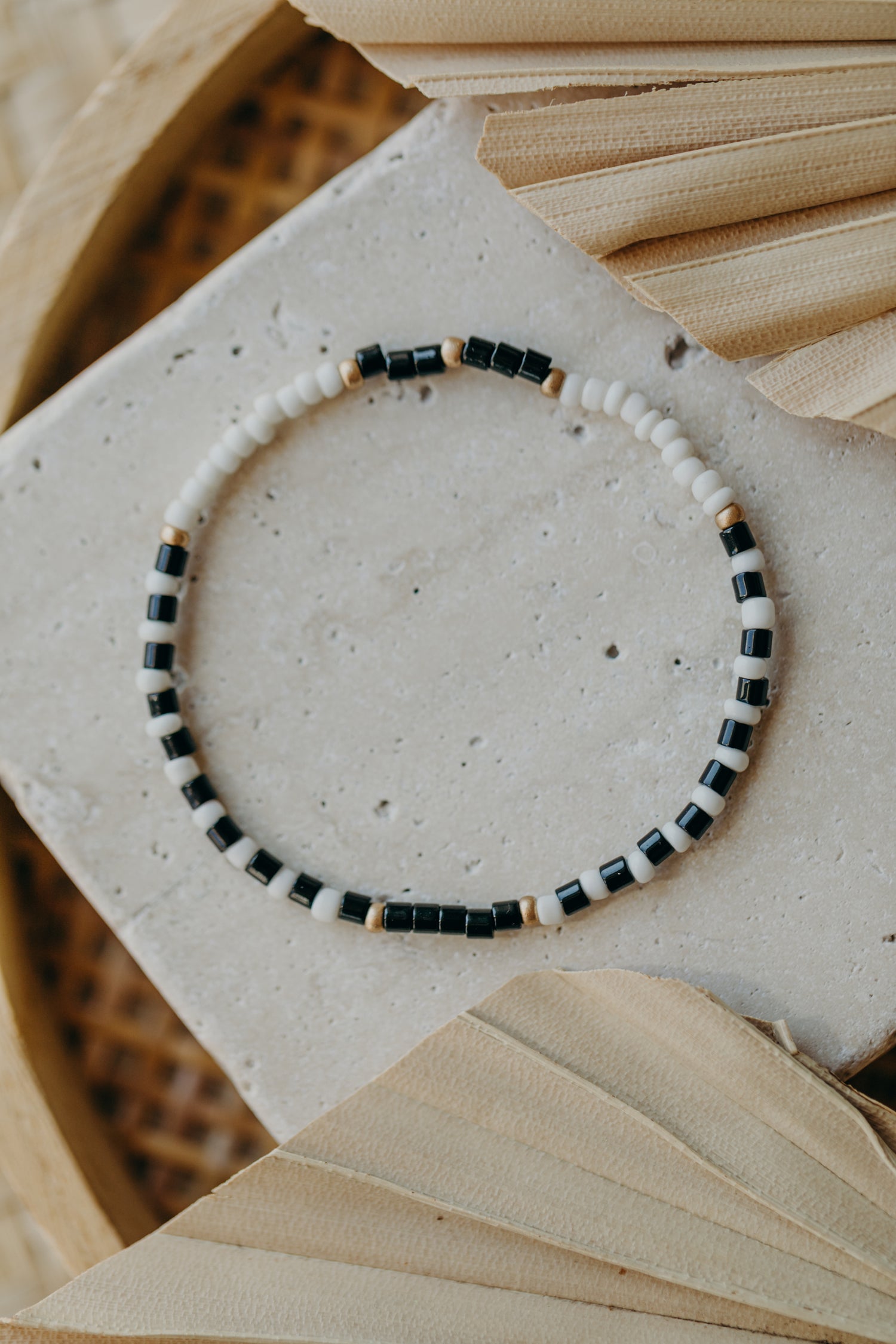 two-tone glass bead bracelet blue &amp;amp; cream