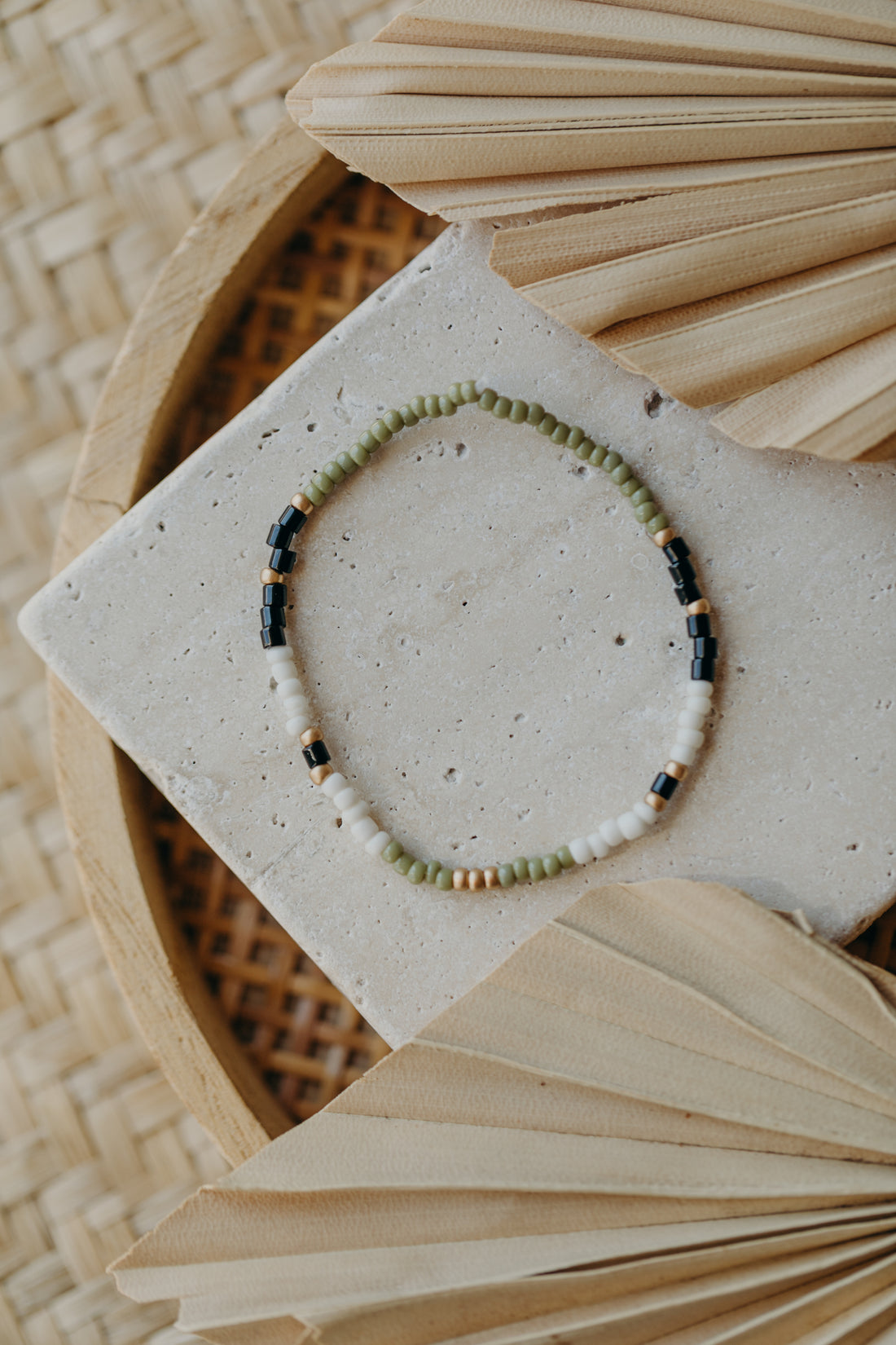 two-tone glass bead bracelet blue &amp;amp; cream