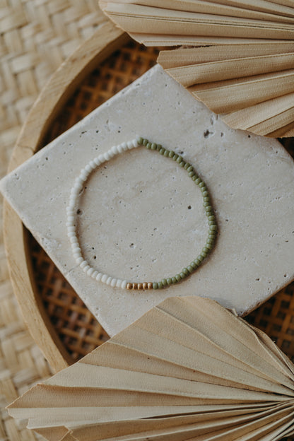two-tone glass bead bracelet blue &amp;amp; cream