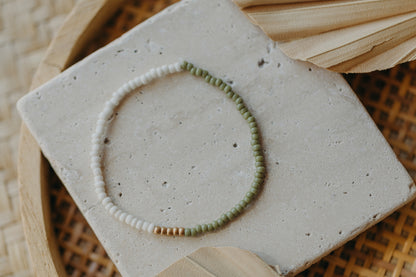 two-tone glass bead bracelet blue &amp;amp; cream