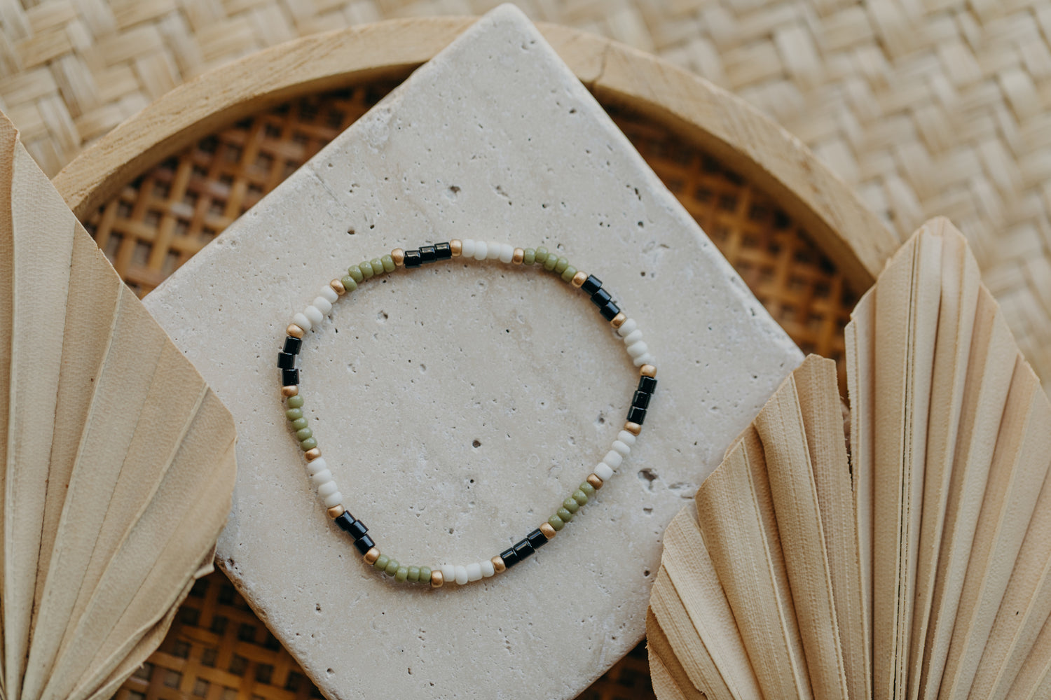 two-tone glass bead bracelet blue &amp;amp; cream