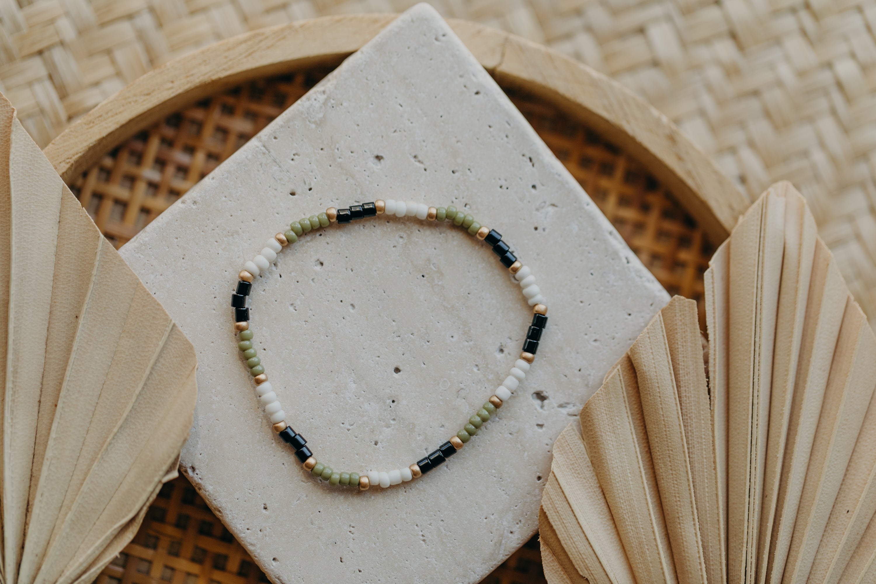 two-tone glass bead bracelet blue &amp;amp; cream