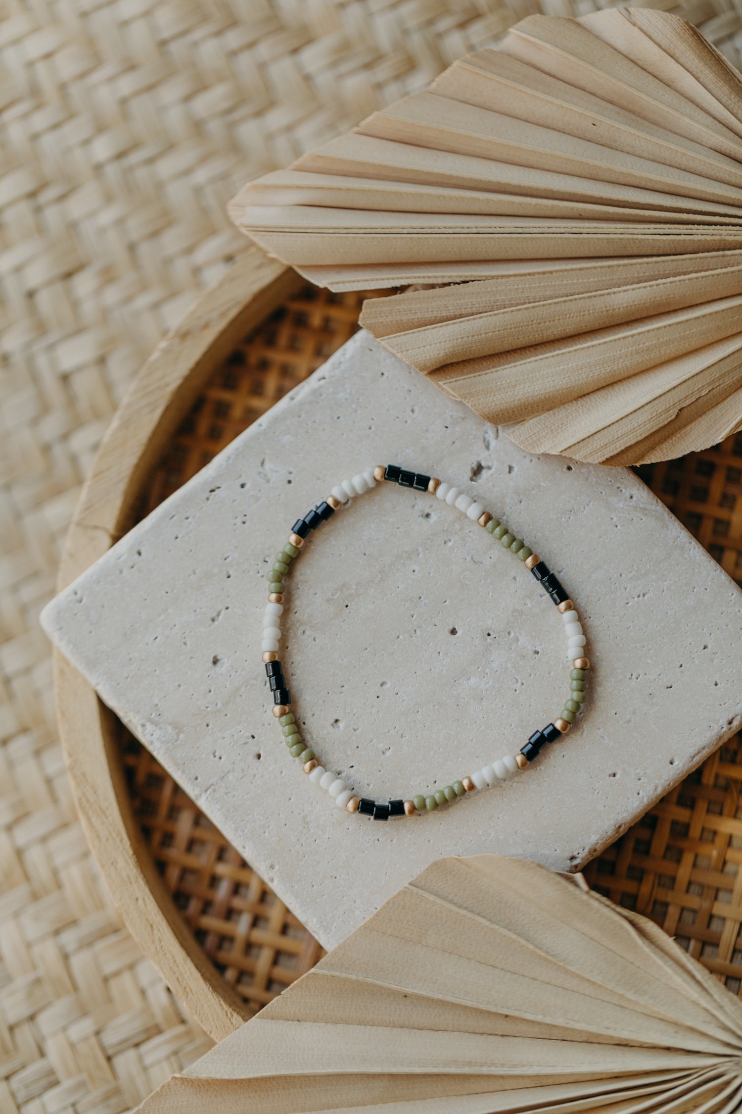 two-tone glass bead bracelet blue &amp;amp; cream