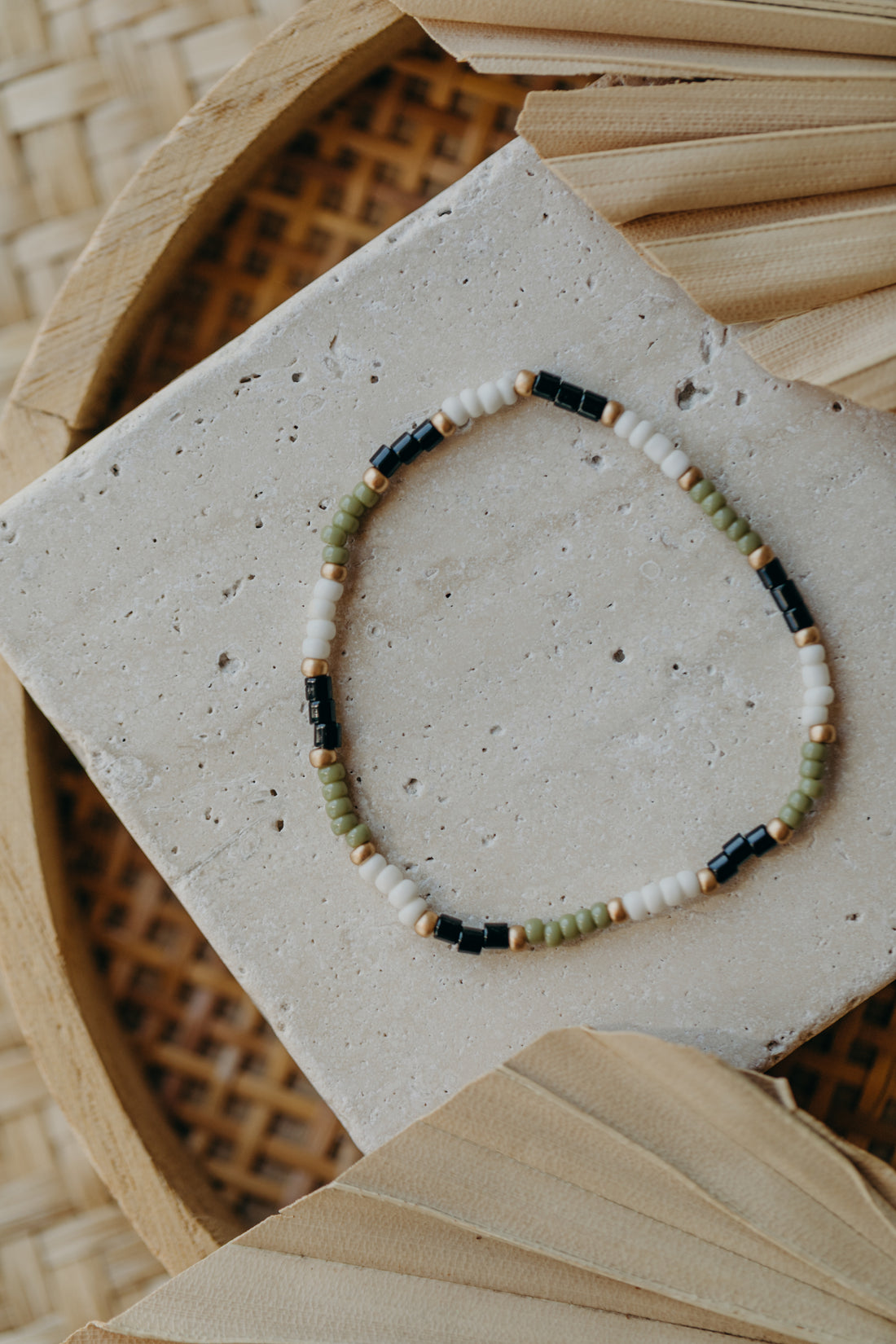 two-tone glass bead bracelet blue &amp;amp; cream