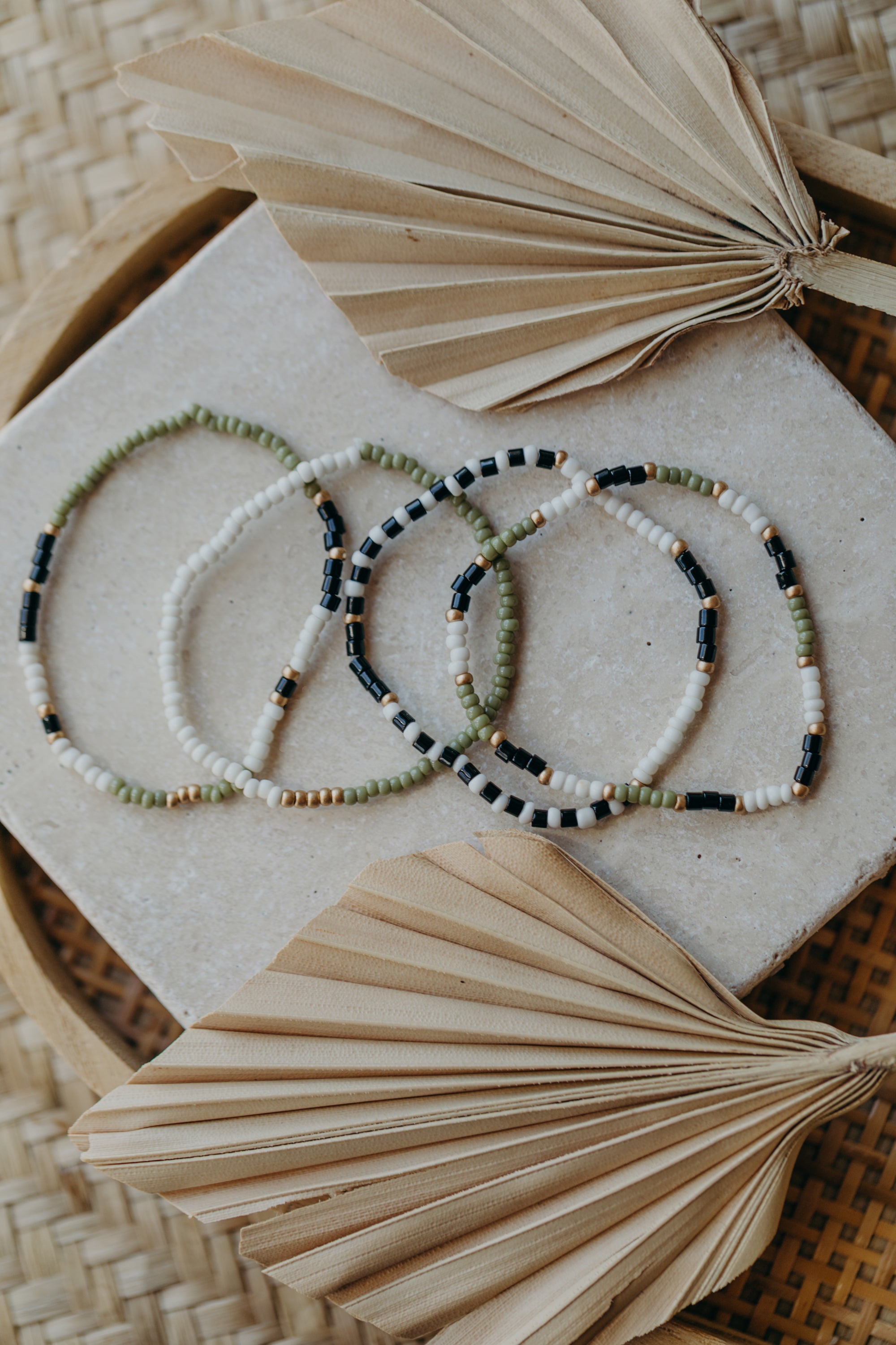 two-tone glass bead bracelet blue &amp;amp; cream