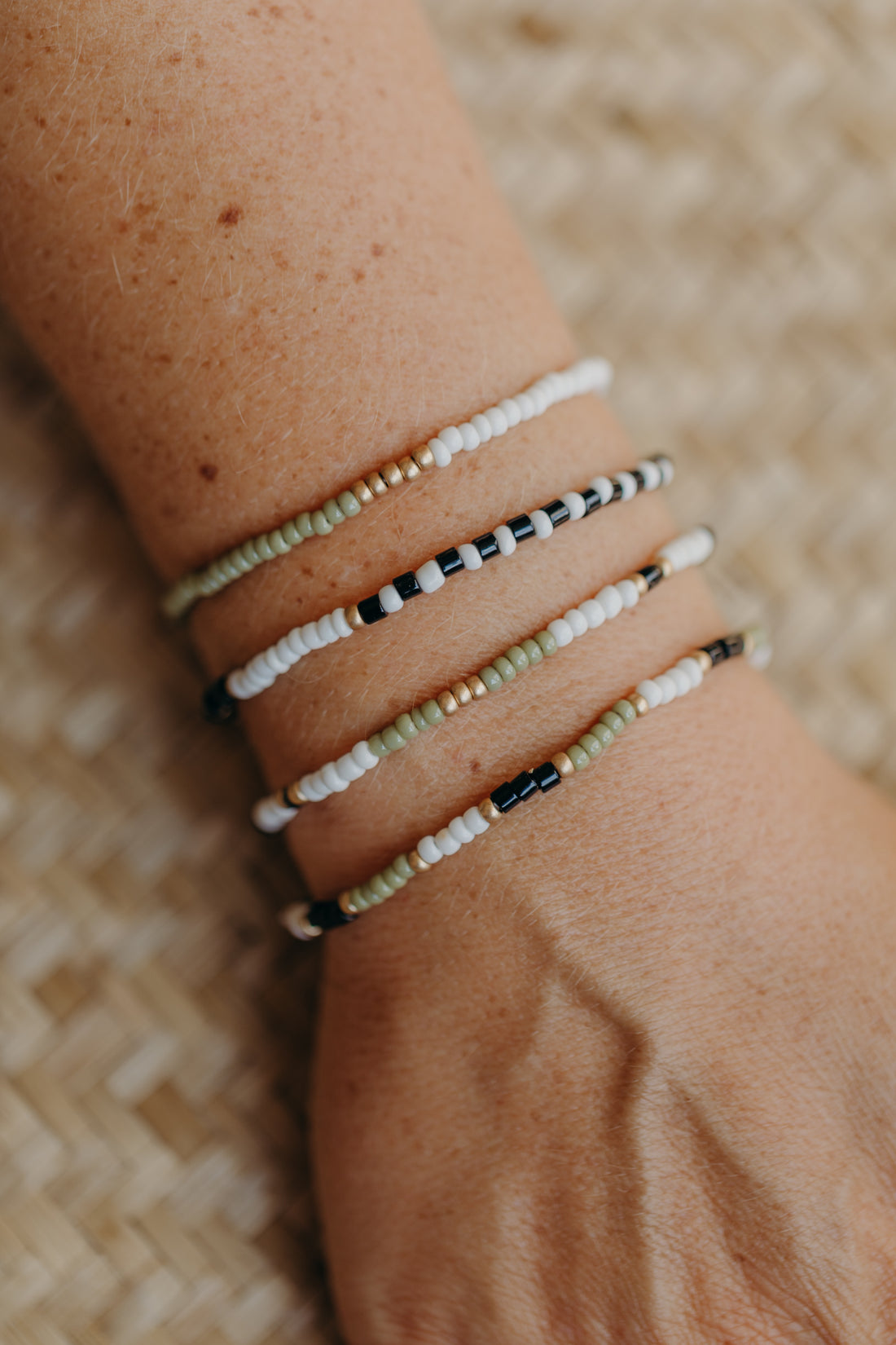 two-tone glass bead bracelet blue &amp;amp; cream