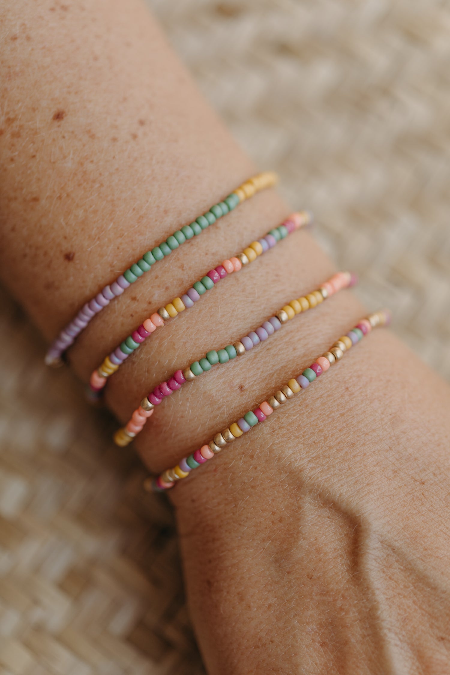 two-tone glass bead bracelet blue &amp;amp; cream